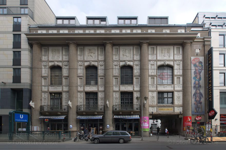 Berlin. Friedrichstraße. Admiralspalast
9. 4. 2013. Berlin. Mitte. Friedrichstraße. Admiralspalast
Schlüsselwörter: Admiralspalast;Berlin;Deutschland;Friedrichstraße;Germany;2013;Mitte