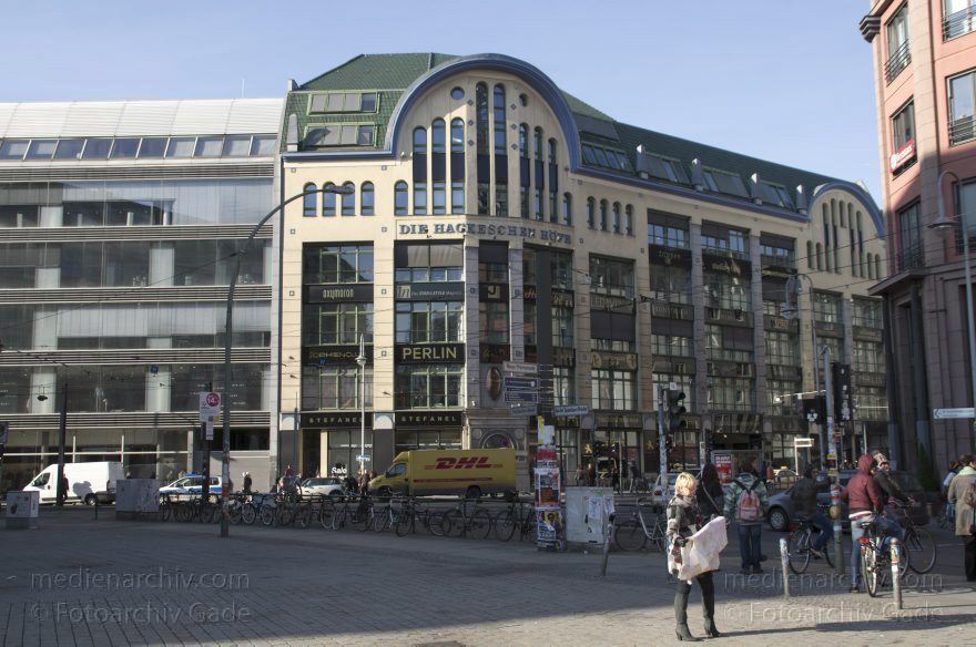 Berlin. Hackesche Höfe. Rosenthalerstraße
6. 3. 2012. Berlin. Mitte. Hackesche Höfe. Rosenthaler Straße
Schlüsselwörter: Berlin;Deutschland;Germany;Hackesche Höfe;Hackescher Markt;Mitte;Rosenthaler Straße;2012;Spandauer Vorstadt