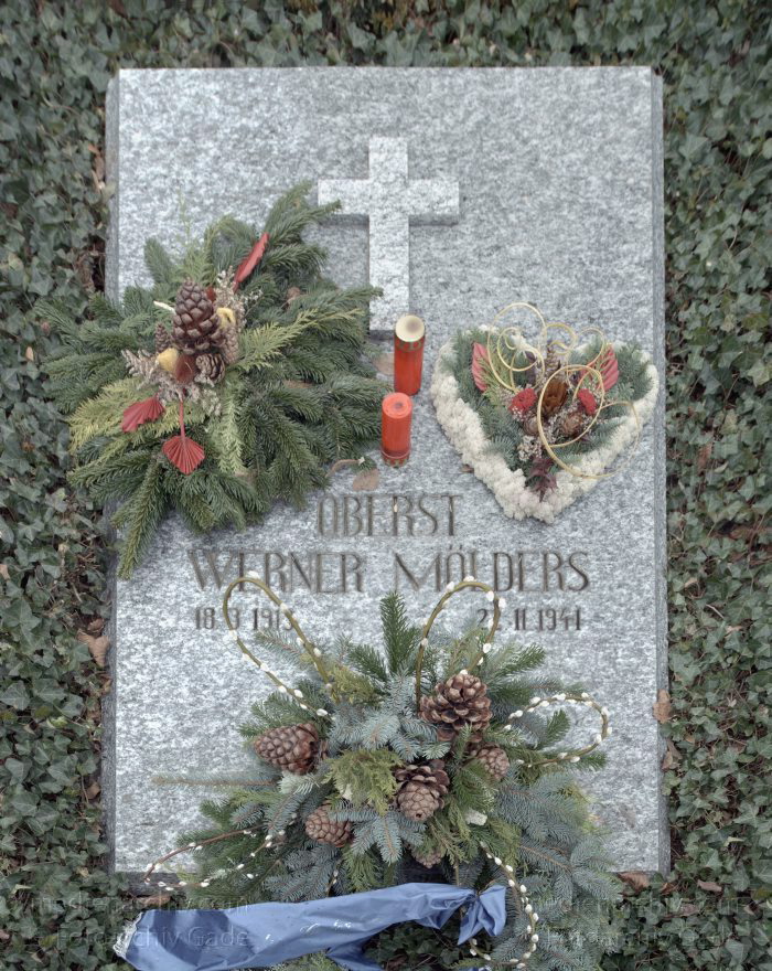 Berlin. Invalidenfriedhof. Grab des Jagdfliegers Werner Mölders
25. 2. 2014. Berlin. Mitte. Invalidenfriedhof. Grab des Jagdfliegers Werner Mölders
Schlüsselwörter: Berlin;Grab;Invalidenfriedhof;Mitte;2014;Mölders, Werner