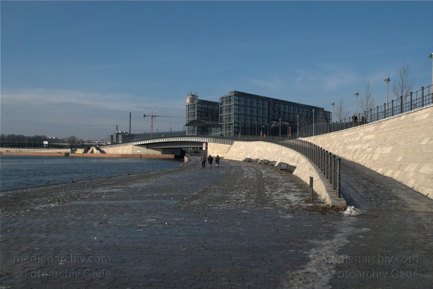 Berlin. Spree. Hauptbahnhof.
18. 1. 2009. Berlin. Mitte. Regierungsviertel. Fluss Spree. Hauptbahnhof.
Schlüsselwörter: Berlin;Deutschland;Germany;Mitte;2009;Regierungsviertel