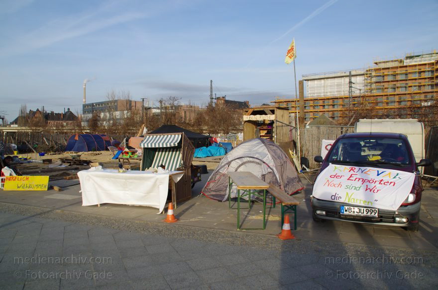 Berlin. Regierungsviertel
12. 11. 2011. Berlin. Mitte. Regierungsviertel
Schlüsselwörter: Berlin;Deutschland;Germany;Kapelle-Ufer;Mitte;Occupy Camp;2011;Regierungsviertel