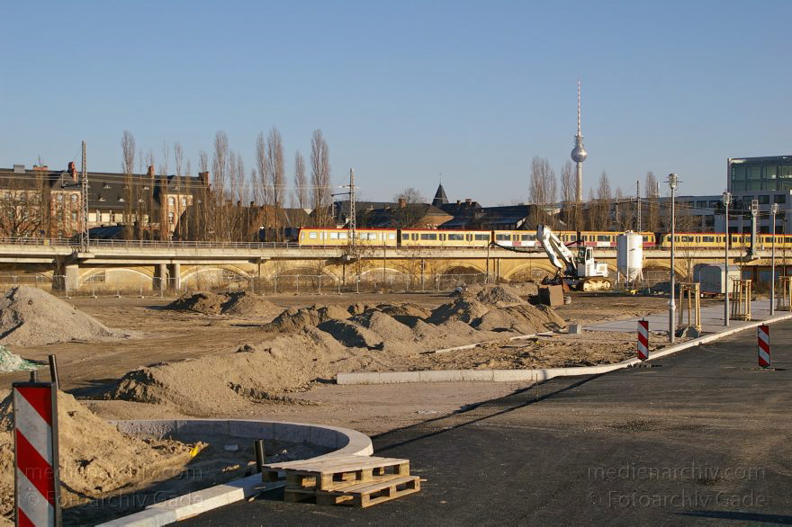 Berlin. Kapelle-Ufer. Bauland. Baustelle. Hinten: Krankenhaus Charité
16. 1. 2005. Berlin. Mitte. Kapelle-Ufer. Bauland. Baustelle. Hinten: Krankenhaus Charité
Schlüsselwörter: Baustelle;Berlin;Charité;Deutschland;Germany;Kapelle-Ufer;Krankenhaus;Mitte;2005;Regierungsviertel