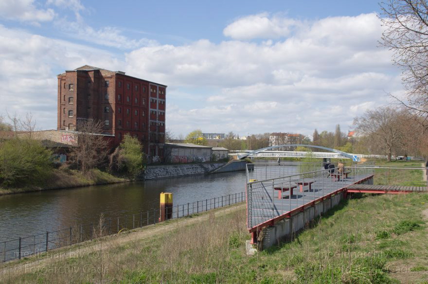 Berlin. Kieler Ufer. Hohenzollernkanal
17. 4. 2012. Berlin. Mitte. Kieler Ufer. Hohenzollernkanal
Schlüsselwörter: Berlin;Berlin-Spandauer-Schifffahrtskanal;Deutschland;Germany;Hohenzollernkanal;Kieler Ufer;2012;Mitte