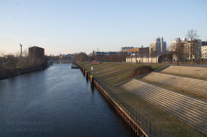 Berlin. Berlin-Spandauer Schifffahrtskanal
25. 2. 2014. Berlin. Mitte. Hohenzollernkanal. Berlin-Spandauer Schifffahrtskanal beim Kieler Ufer
Schlüsselwörter: Berlin;Berlin-Spandauer-Schifffahrtskanal;Hohenzollernkanal;2014;Mitte