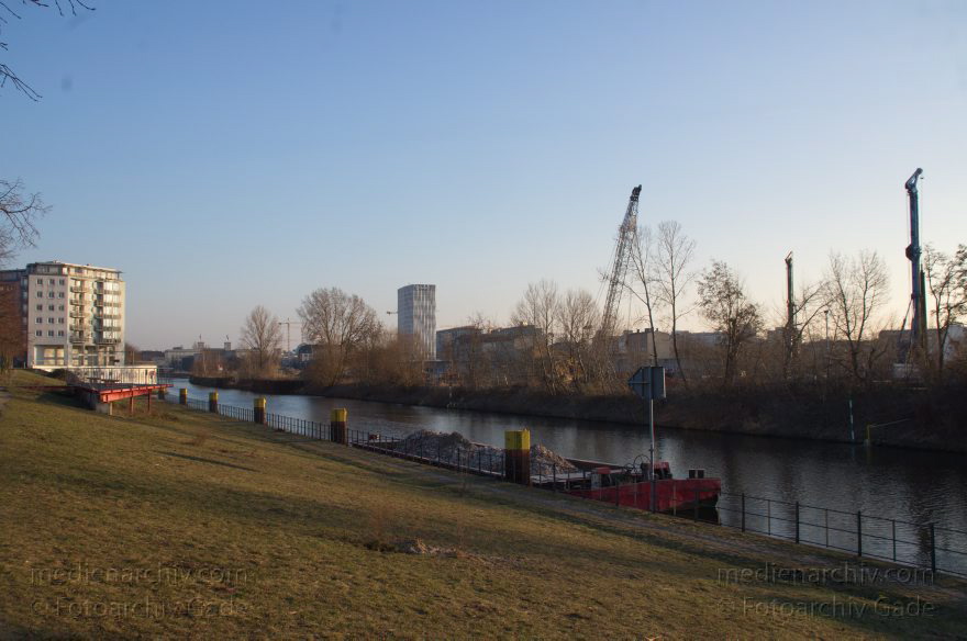Berlin. Berlin-Spandauer Schifffahrtskanal
25. 2. 2014. Berlin. Mitte. Hohenzollernkanal. Berlin-Spandauer Schifffahrtskanal beim Kieler Ufer
Schlüsselwörter: Berlin;Berlin-Spandauer-Schifffahrtskanal;Hohenzollernkanal;2014;Mitte