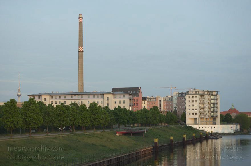 Berlin. Mitte. Berlin-Spandauer-Schifffahrtskanal
9. 5. 2015. Berlin. Mitte. Berlin-Spandauer-Schifffahrtskanal. Kieler Straße
Schlüsselwörter: 2015;Berlin;Berlin-Spandauer-Schiffahrtskanal;Berlin-Spandauer-Schifffahrtskanal;Kieler Straße;Mitte
