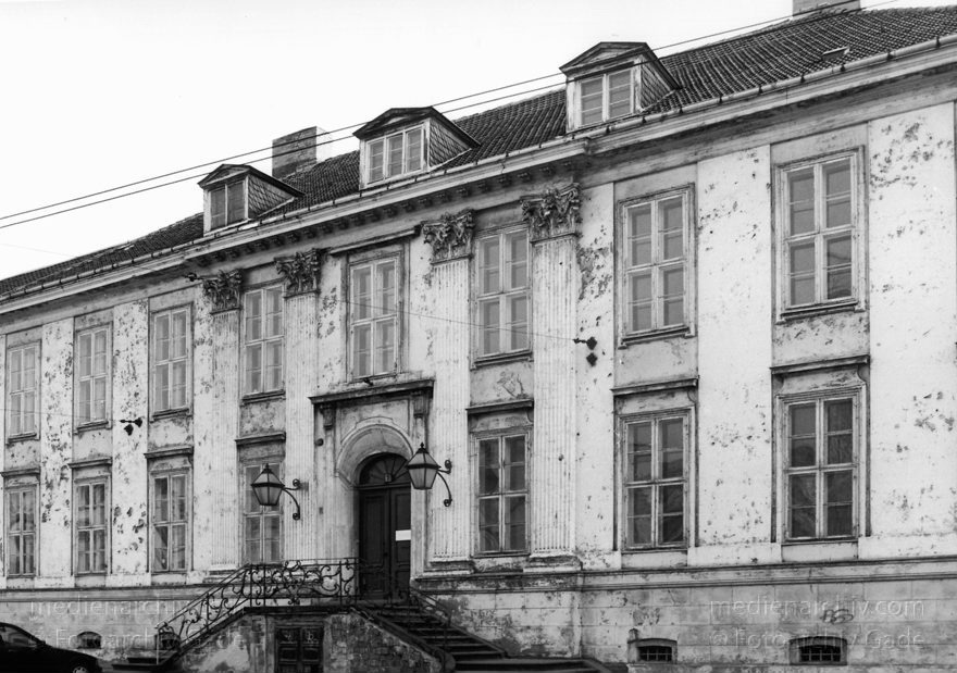 Berlin. Kupfergraben. Magnus-Haus
August 1992. Berlin. Mitte. Kupfergraben. Magnus-Haus
Schlüsselwörter: Berlin;Deutschland;Germany;Kupfergraben;Magnus-Haus;1992;Mitte