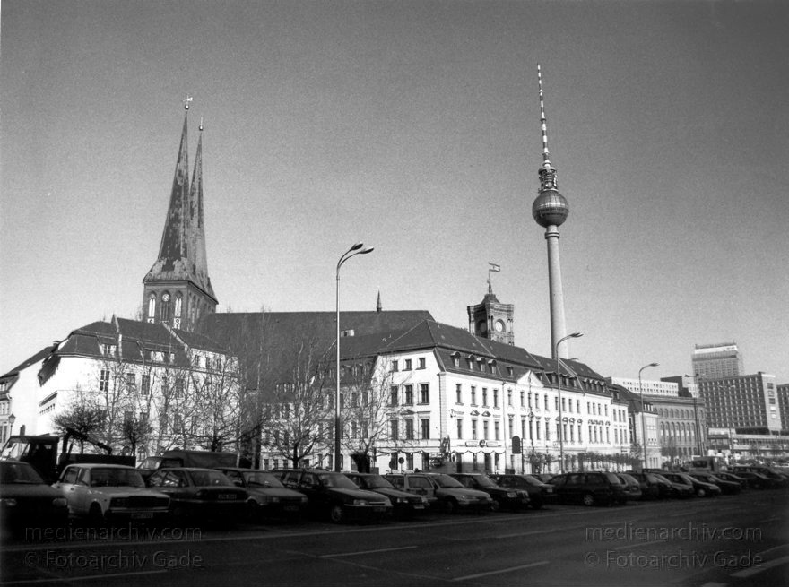 Berlin. Leipziger Strasse mit Blick auf Fernsehturm und Marienkirche. Gertraudenstraße
Februar 1997. Berlin. Mitte. Leipziger Strasse mit Blick auf Fernsehturm und Marienkirche. Gertraudenstraße
Schlüsselwörter: Berlin;Deutschland;Germany;Gertraudenstraße;Leipziger Straße;1997;Mitte