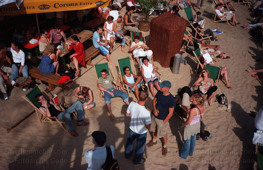 Berlin. Strandcafé Spree. Monbijoupark
15. Juni 2003. Berlin. Mitte. Strandcafé Fluss Spree. Monbijoupark
Schlüsselwörter: Berlin;Deutschland;Germany;Mitte;Monbijoupark;2003;Strandcafé