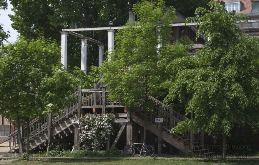 Berlin. Monbijoupark
11. 5. 2015. Berlin. Mitte. Monbijoupark. Märchenhütte. Theater
Schlüsselwörter: 2015;Berlin;Mitte;Monbijoupark