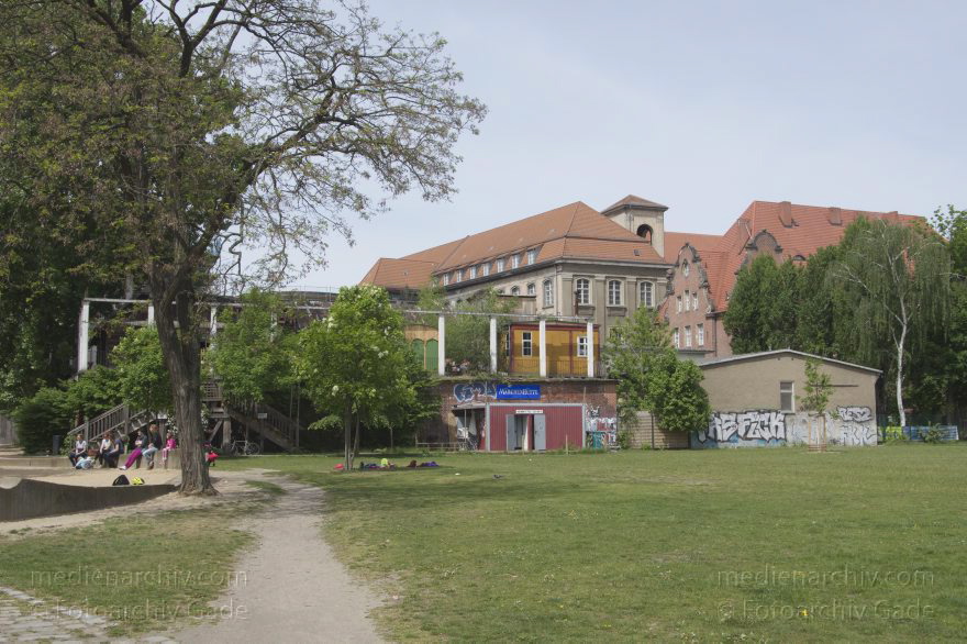 Berlin. Monbijoupark
11. 5. 2015. Berlin. Mitte. Monbijoupark. Märchenhütte. Theater
Schlüsselwörter: 2015;Berlin;Mitte;Monbijoupark