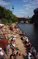 Dateiname=Berlin-Mitte-Monbijoupark-20030615-12.jpg
Dateigröße=278KB
Abmessungen: 571x880
hinzugefügt am: 04. Januar 2016 Berlin-Mitte-Monbijoupark-20030615-12.jpg