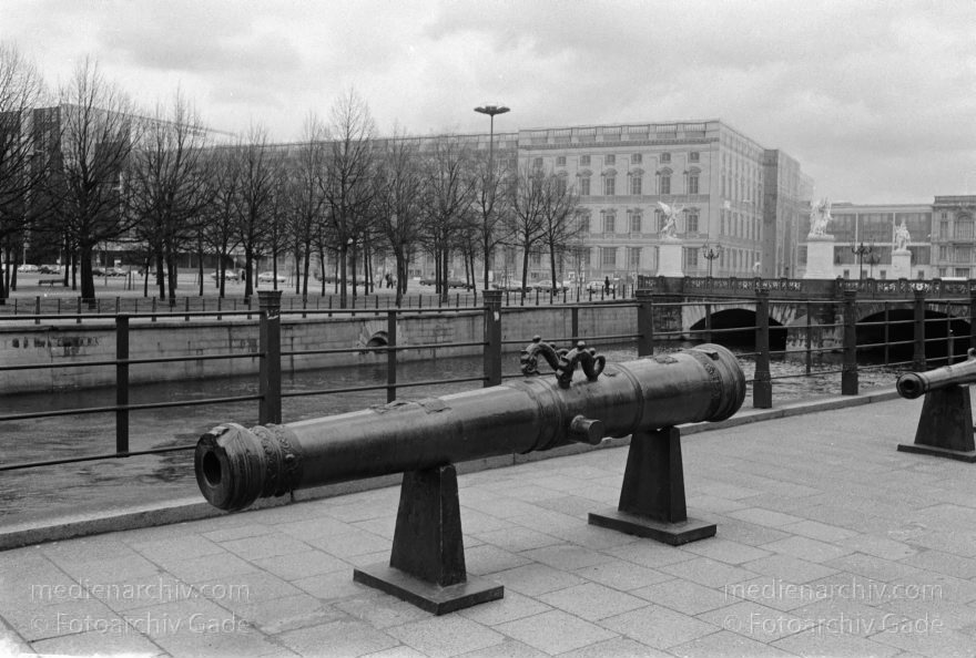 Berlin. Mitte.
17. 03. 1994. Berlin. Mitte.
Schlüsselwörter: Berlin;Deutschland;Germany;Mitte;1994;Museumsinsel