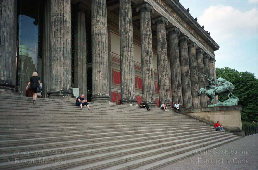Berlin. Lustgarten. Altes Museum
Juni 2003. Berlin. Mitte. Lustgarten. Altes Museum
Schlüsselwörter: Altes Museum;Berlin;Deutschland;Germany;Lustgarten;Mitte;Museumsinsel;2003;Treppe