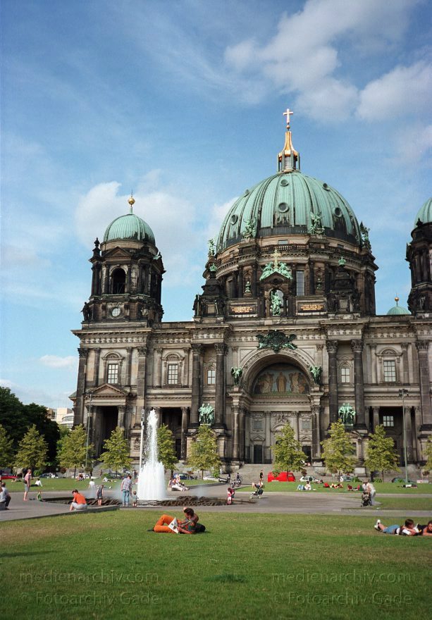 Berlin. Lustgarten. Dom
Juni 2003. Berlin. Mitte. Lustgarten. Dom
Schlüsselwörter: Berlin;Deutschland;Dom;Germany;Lustgarten;Mitte;2003;Museumsinsel