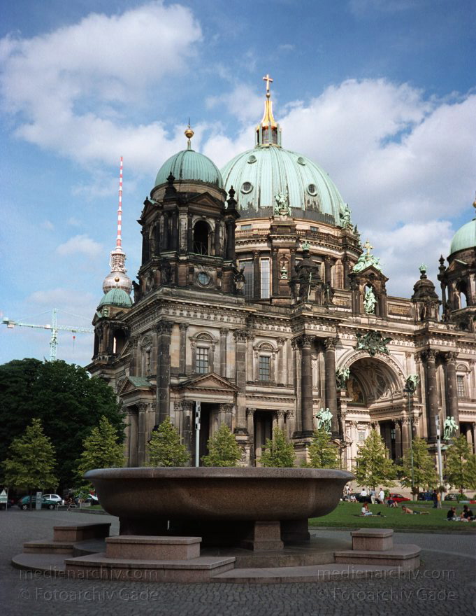 Berlin. Lustgarten. Dom
Juni 2003. Berlin. Mitte. Lustgarten. Dom
Schlüsselwörter: Berlin;Deutschland;Dom;Germany;Lustgarten;Mitte;2003;Museumsinsel