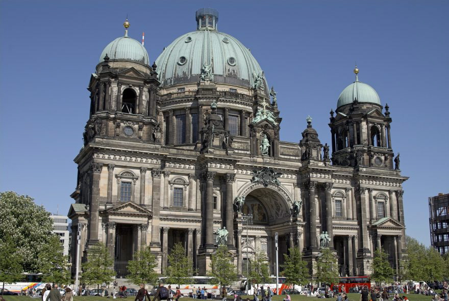 Berlin. Berliner Domkirche auf der Museumsinsel.
1. 5. 2007. Berlin. Mitte. Der evangelische Berliner Dom (Oberpfarr- und Domkirche zu Berlin) steht auf der Berliner Spreeinsel. Museumsinsel.
Schlüsselwörter: Berlin;Deutschland;Germany;Mitte;2007;Museumsinsel