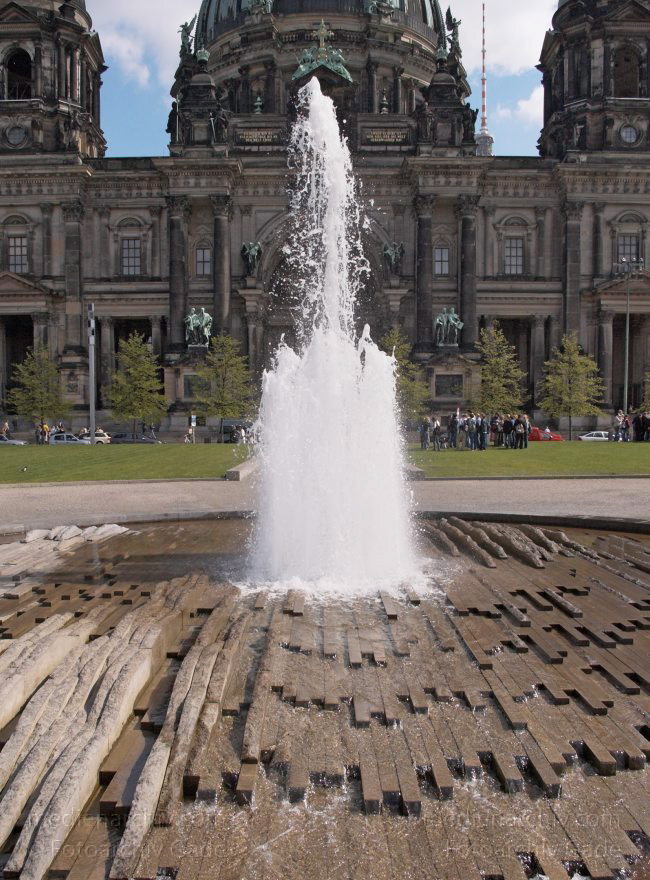 Berlin. Brunnen im Lustgarten
28. 4. 2005. Berlin. Mitte. Brunnen im Lustgarten
Schlüsselwörter: Berlin;Brunnen;Deutschland;Germany;Lustgarten;Mitte;2005;Museumsinsel