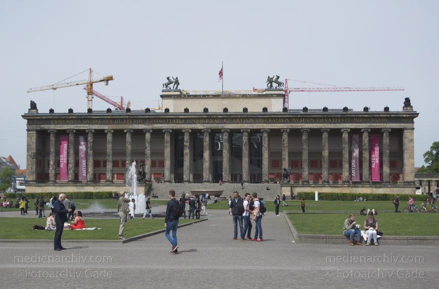 Berlin. Mitte. Lustgarten. Altes Museum
2015. Berlin. Mitte. Museumsinsel. Lustgarten. Altes Museum
Schlüsselwörter: 2015;Altes Museum;Berlin;Lustgarten;Mitte;Museumsinsel