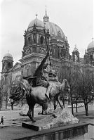 Berlin-Mitte-Museumsinsel-Dom-19940317-11.jpg