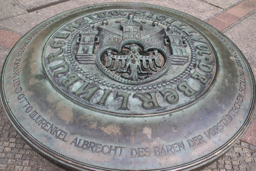 Berlin. Nikolaiviertel
30. 4. 2015. Berlin. Mitte. Nikolaiviertel
Schlüsselwörter: 2015;Berlin;Mitte;Nikolaiviertel