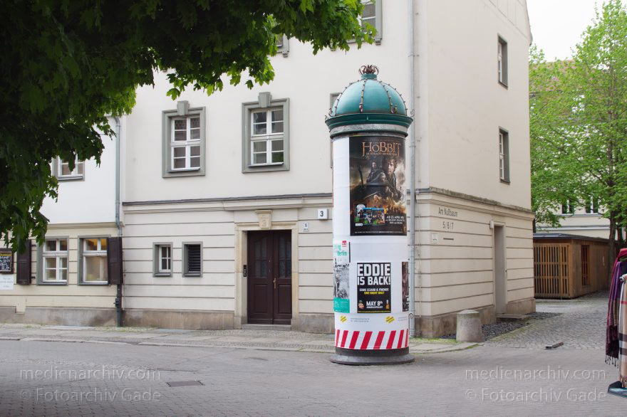 Berlin. Nikolaiviertel. Litfaßsäule
30. 4. 2015. Berlin. Mitte. Nikolaiviertel. Litfaßsäule
Schlüsselwörter: 2015;Berlin;Litfaßsäule;Mitte;Nikolaiviertel