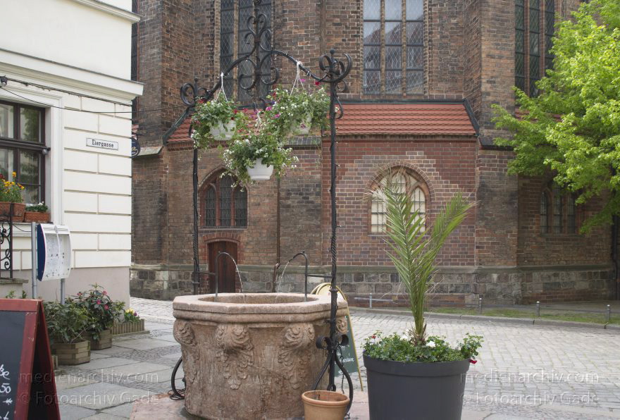 Berlin. Nikolaiviertel
30. 4. 2015. Berlin. Mitte. Nikolaiviertel
Schlüsselwörter: 2015;Berlin;Mitte;Nikolaiviertel