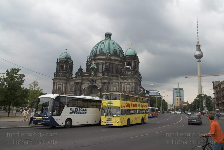 Berlin. Abriss. Palast der Republik
13. 7. 2008. Berlin. Mitte. Abriss. Palast der Republik.
Schlüsselwörter: Abriss;Berlin;DDR;Deutschland;Germany;Mitte;2008;Palast der Republik