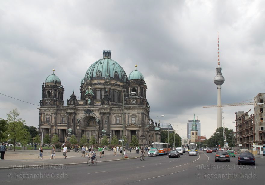 Berlin. Abriss. Palast der Republik
13. 7. 2008. Berlin. Mitte. Abriss. Palast der Republik.
Schlüsselwörter: Abriss;Berlin;DDR;Deutschland;Germany;Mitte;2008;Palast der Republik