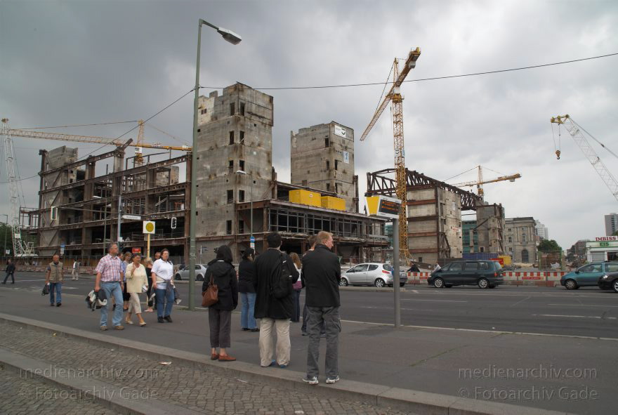 Berlin. Abriss. Palast der Republik
13. 7. 2008. Berlin. Mitte. Abriss. Palast der Republik.
Schlüsselwörter: Abriss;Berlin;DDR;Deutschland;Germany;Mitte;2008;Palast der Republik