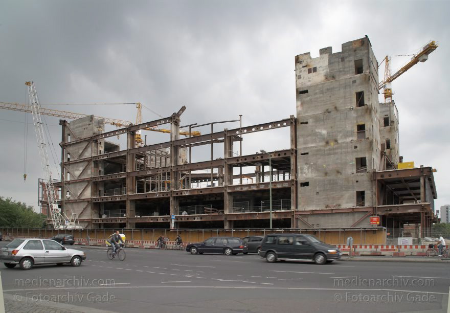 Berlin. Abriss. Palast der Republik
13. 7. 2008. Berlin. Mitte. Abriss. Palast der Republik.
Schlüsselwörter: Abriss;Berlin;DDR;Deutschland;Germany;Mitte;2008;Palast der Republik