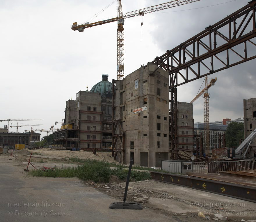 Berlin. Abriss. Palast der Republik.
13. 7. 2008. Berlin. Mitte. Abriss. Palast der Republik.
Schlüsselwörter: Abriss;Berlin;DDR;Deutschland;Germany;Mitte;2008;Palast der Republik