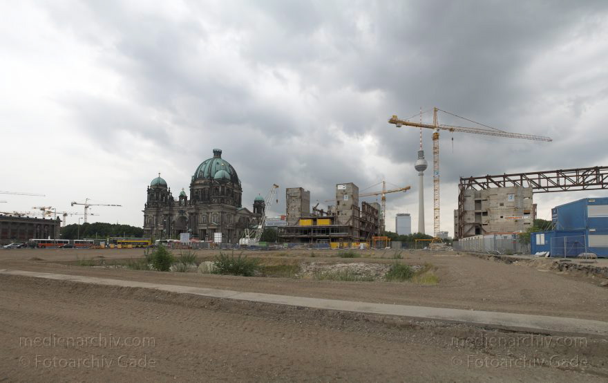 Berlin. Abriss. Palast der Republik.
13. 7. 2008. Berlin. Mitte. Abriss. Palast der Republik.
Schlüsselwörter: Abriss;Berlin;DDR;Deutschland;Germany;Mitte;2008;Palast der Republik