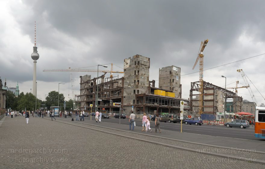 Berlin. Abriss. Palast der Republik.
13. 7. 2008. Berlin. Mitte. Abriss. Palast der Republik.
Schlüsselwörter: Abriss;Berlin;DDR;Deutschland;Germany;Mitte;2008;Palast der Republik