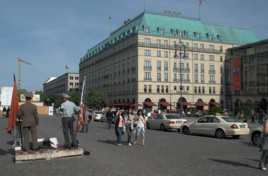 Berlin. Mitte.
17. 5. 2009. Berlin. Mitte.
Schlüsselwörter: Berlin;Deutschland;Germany;Hotel Adlon;Mitte;2009;Pariser Platz