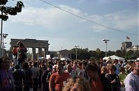 Dateiname=Berlin-Mitte-Pariser-Platz-19901003-23.jpg
Dateigröße=185KB
Abmessungen: 880x579
hinzugefügt am: 04. Januar 2016 Berlin-Mitte-Pariser-Platz-19901003-23.jpg