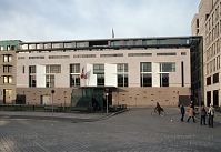 Dateiname=Berlin-Mitte-Pariser-Platz-20050123-103.jpg
Dateigröße=196KB
Abmessungen: 880x603
hinzugefügt am: 04. Januar 2016 Berlin-Mitte-Pariser-Platz-20050123-103.jpg
