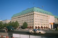 Berlin-Mitte-Pariser-Platz-Hotel-Adlon-200006-62.jpg