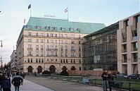 Berlin-Mitte-Pariser-Platz-Hotel-Adlon-20050123-119.jpg