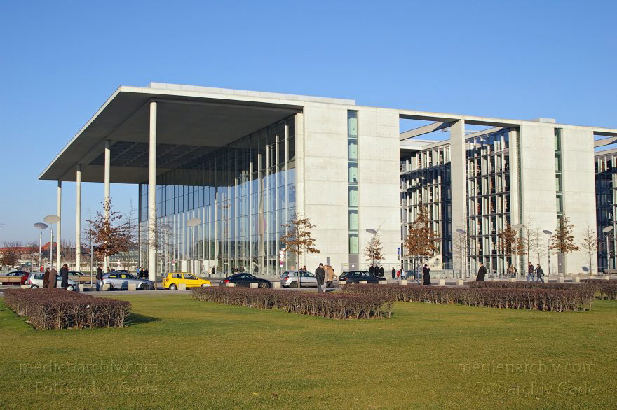 Berlin. Tiergarten. Deutscher Bundestag
16. 01. 2005 Berlin. Mitte. Tiergarten. Regierungsviertel. Deutscher Bundestag. Sitzungssäle. Fraktionen. Abgeordnetenbüros. Verwaltung
Schlüsselwörter: Berlin;Bundestag;Deutschland;Germany;Mitte;Regierungsviertel;2005;Tiergarten