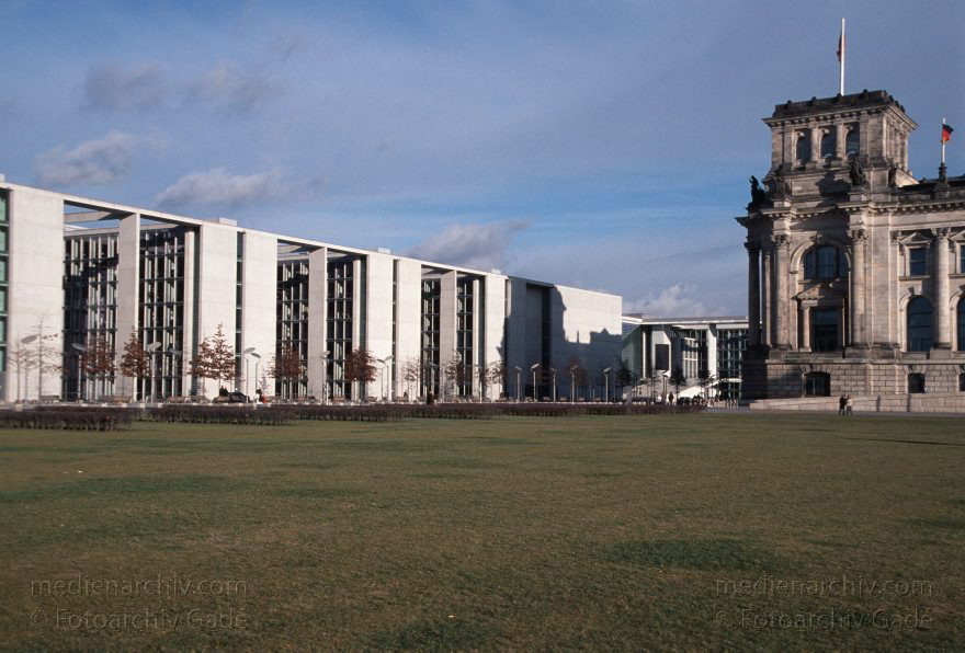Berlin. Tiergarten. Deutscher Bundestag.
23. 1. 2005. Mitte. Tiergarten. Deutscher Bundestag.
Schlüsselwörter: Berlin;Bundestag;Deutschland;Germany;Mitte;Regierungsviertel;2005;Tiergarten