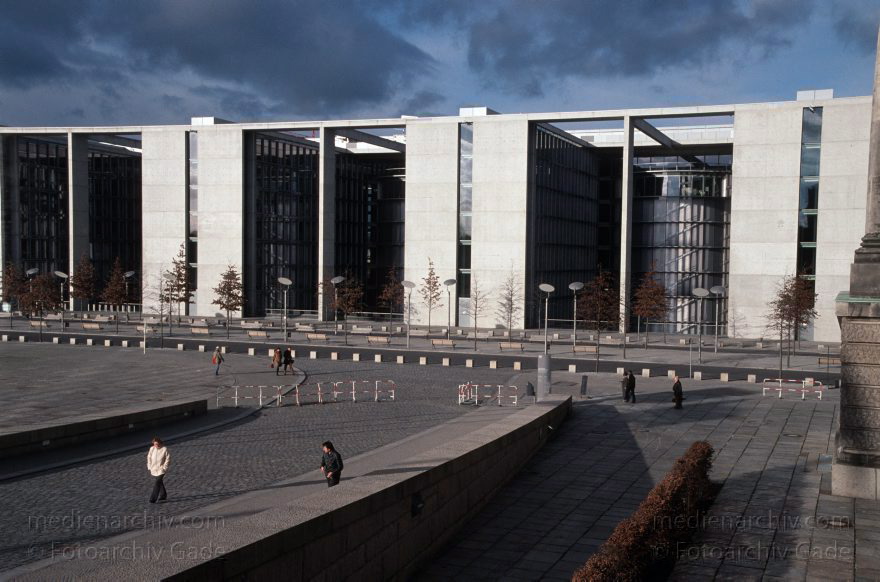 Berlin. Tiergarten. Deutscher Bundestag.
23. 1. 2005. Mitte. Tiergarten. Deutscher Bundestag.
Schlüsselwörter: Berlin;Bundestag;Deutschland;Germany;Mitte;Regierungsviertel;2005;Tiergarten