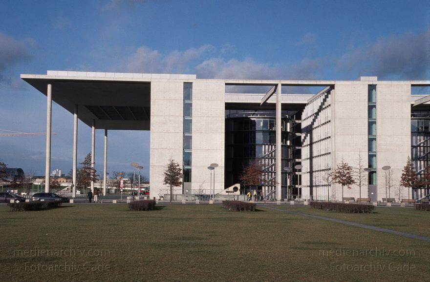 Berlin. Tiergarten. Deutscher Bundestag.
23. 1. 2005. Mitte. Tiergarten. Deutscher Bundestag.
Schlüsselwörter: Berlin;Bundestag;Deutschland;Germany;Mitte;Regierungsviertel;2005;Tiergarten