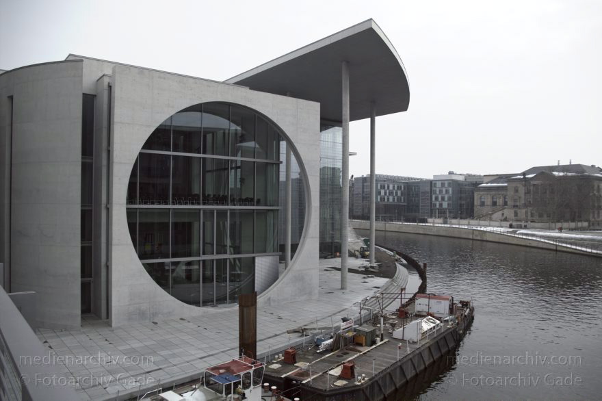 Berlin. Deutscher Bundestag. Büro- und Versammlungsräume der Abgeordneten. Spree.
21. 2. 2005. Berlin. Mitte. Regierungsviertel. Deutscher Bundestag. Büro- und Versammlungsräume der Abgeordneten. Fluss Spree. Fluss
Schlüsselwörter: Berlin;Bundestag;Deutschland;Fluss;Germany;Mitte;Regierungsviertel;2005;Spree