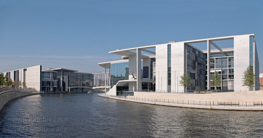 Berlin. Bundestag. Spree. Schiffbauerdamm. Reichstagsufer.
7. 9. 2005. Berlin. Mitte. Bundestag. Fluss Spree. Schiffbauerdamm. Reichstagsufer.
Schlüsselwörter: Berlin;Bundestag;Deutschland;Fluss;Fluß;Germany;Mitte;Regierungsviertel;Reichstagsufer;2005;Spree