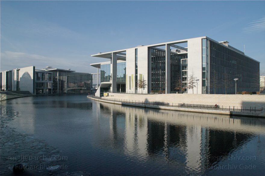 Berlin. Bundestag. Spree. Paul-Löbe-Haus. Marie-Elisabeth-Lüders-Haus
18. 1. 2009. Berlin. Mitte. Regierungsviertel. Bundestag. Fluss Spree. Paul-Löbe-Haus. Marie-Elisabeth-Lüders-Haus
Schlüsselwörter: Berlin;Bundestag;Deutschland;Germany;Mitte;2009;Regierungsviertel