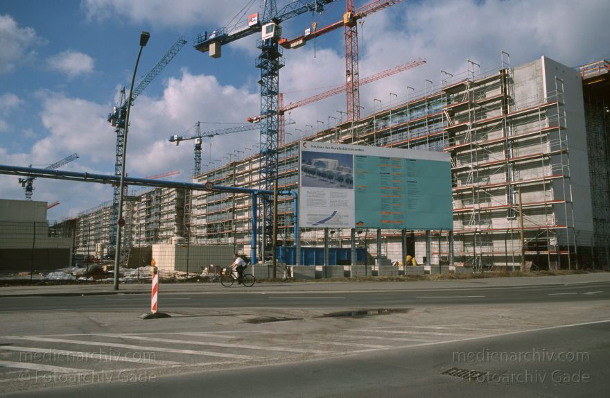 Berlin. Tiergarten. Neubau Kanzleramt
März 1999. Berlin. Mitte. Tiergarten. Regierungsviertel. Neubau Kanzleramt
Schlüsselwörter: Baustelle;Berlin;Deutschland;Germany;Kanzleramt;Mitte;1999;Tiergarten
