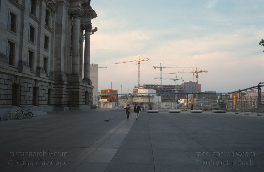 Berlin. Tiergarten. Regierungsviertel
Oktober 1999. Berlin. Mitte. Tiergarten. Regierungsviertel
Schlüsselwörter: Berlin;Deutschland;Germany;Mitte;Regierungsviertel;1999;Tiergarten