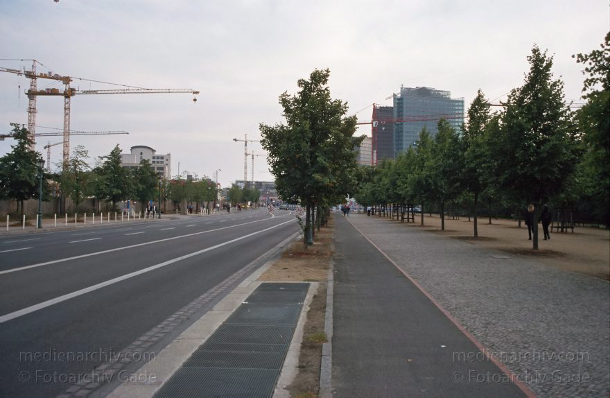 Berlin. Tiergarten. Regierungsviertel
Oktober 1999. Berlin. Mitte. Tiergarten. Regierungsviertel
Schlüsselwörter: Berlin;Deutschland;Germany;Mitte;Regierungsviertel;1999;Tiergarten