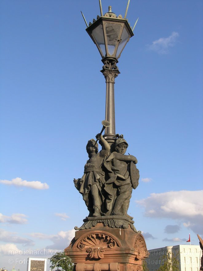 Berlin. Tiergarten. Lampe auf der Moltkebrücke
12. 09. 2004. Berlin. Mitte. Tiergarten. Regierungsviertel. Lampe auf der Moltkebrücke
Schlüsselwörter: Berlin;Deutschland;Germany;Mitte;Moltkebrücke;Regierungsviertel;2004;Tiergarten